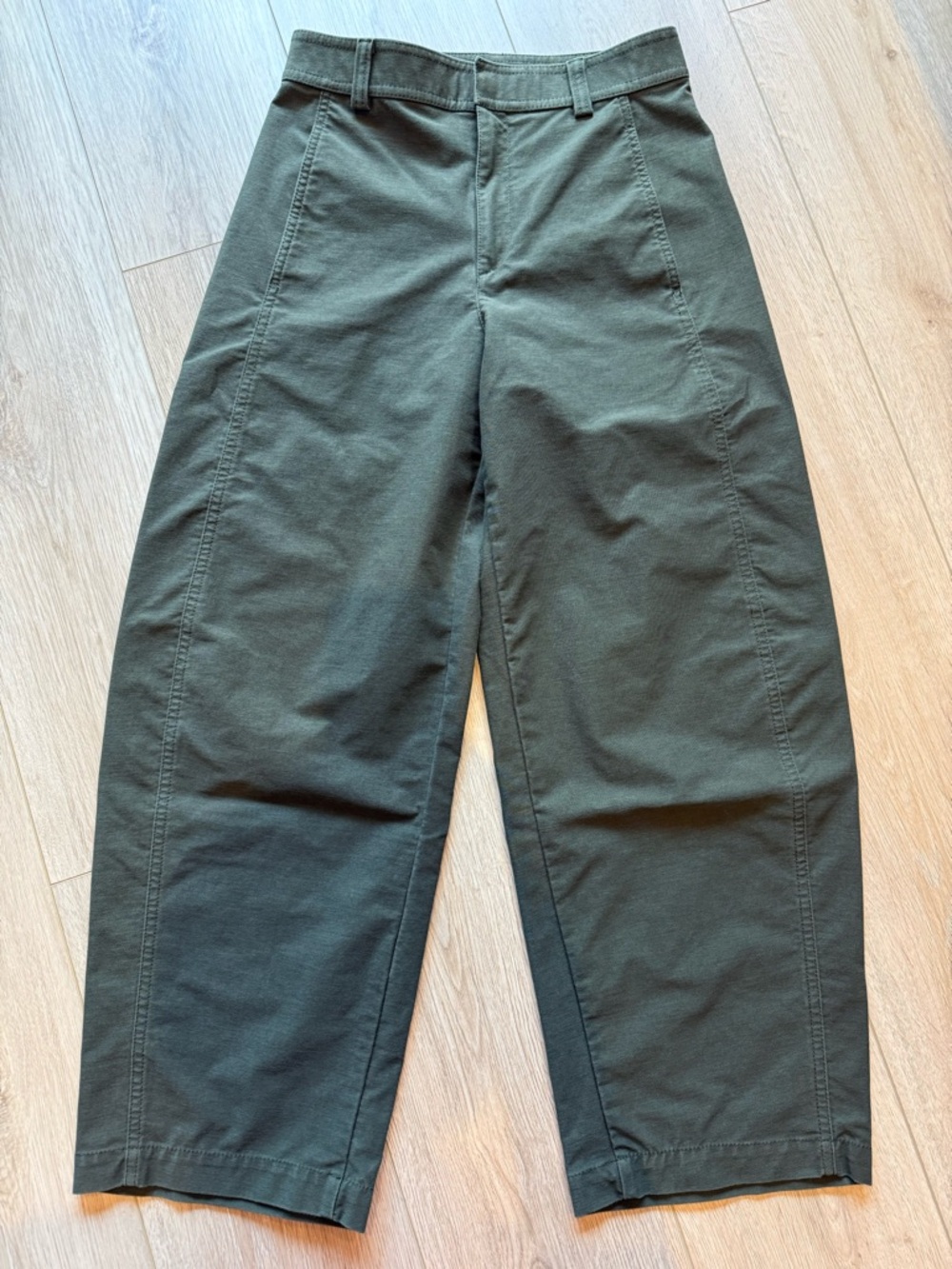 Uniqlo women’s barrel pants olive green